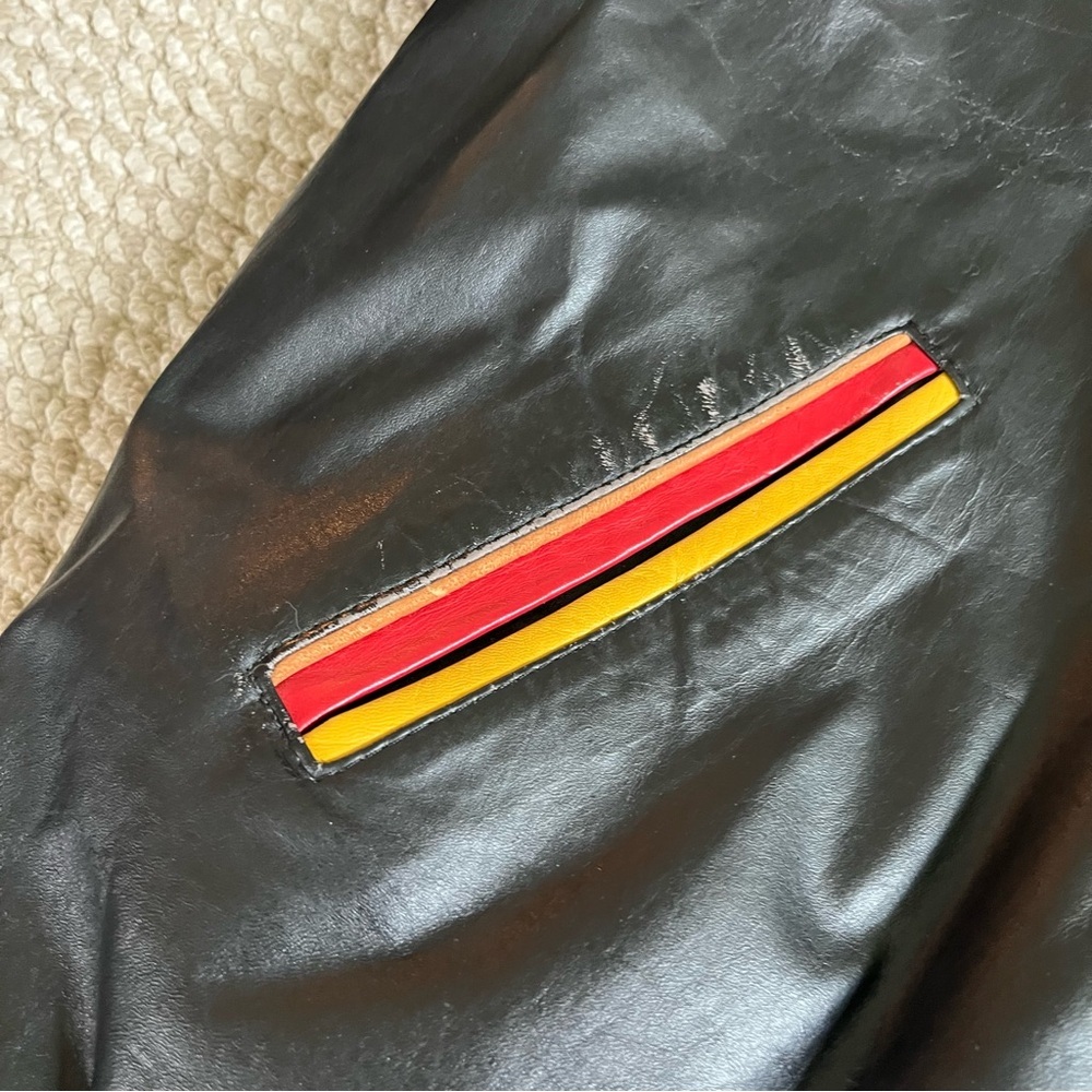 Vintage 90’s Leather Bomber “Big Bad Wolf” Size Medium - Picture 14 of 16
